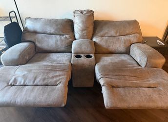 Brown Power Reclining Loveseat / Sofa  with console and cup holder