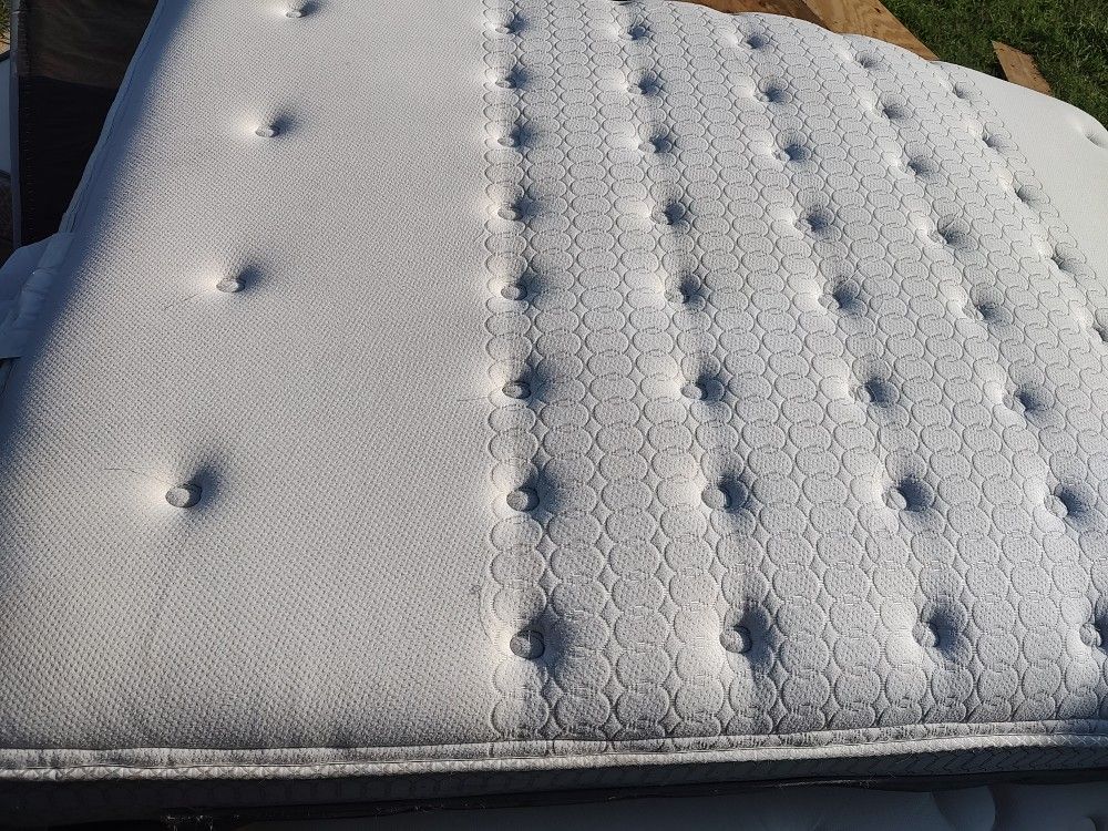 Never Used Floor Model Full Size Mattresses