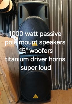 2 pole mount speakers with 15's and Titanium driver horns 1000watt passive, super loud, excellent condition