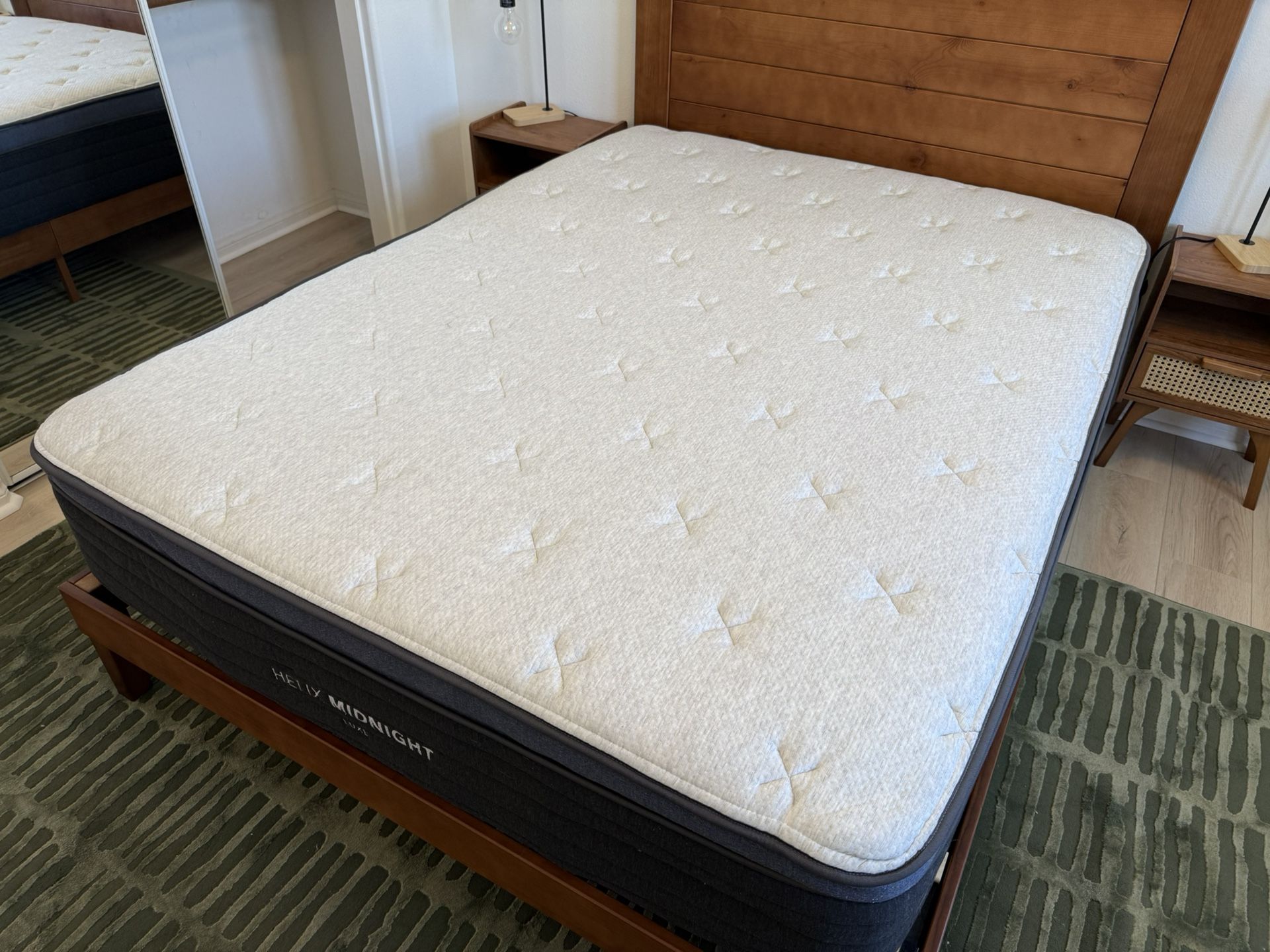 Helix Midnight Luxe Mattress (Queen Size)