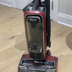 Shark Vacu With atagment In Perfect Condition 