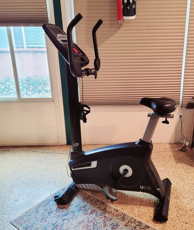 EXERCISE BIKE $0 ( PICK UP 3PM)