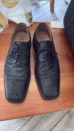 Men’s black shoes size 10.5
