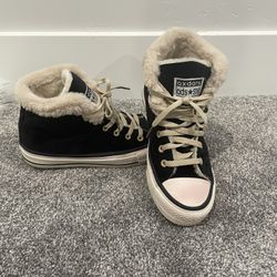 Shoes size 4