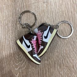 Sneaker keychain travis high pink lace 