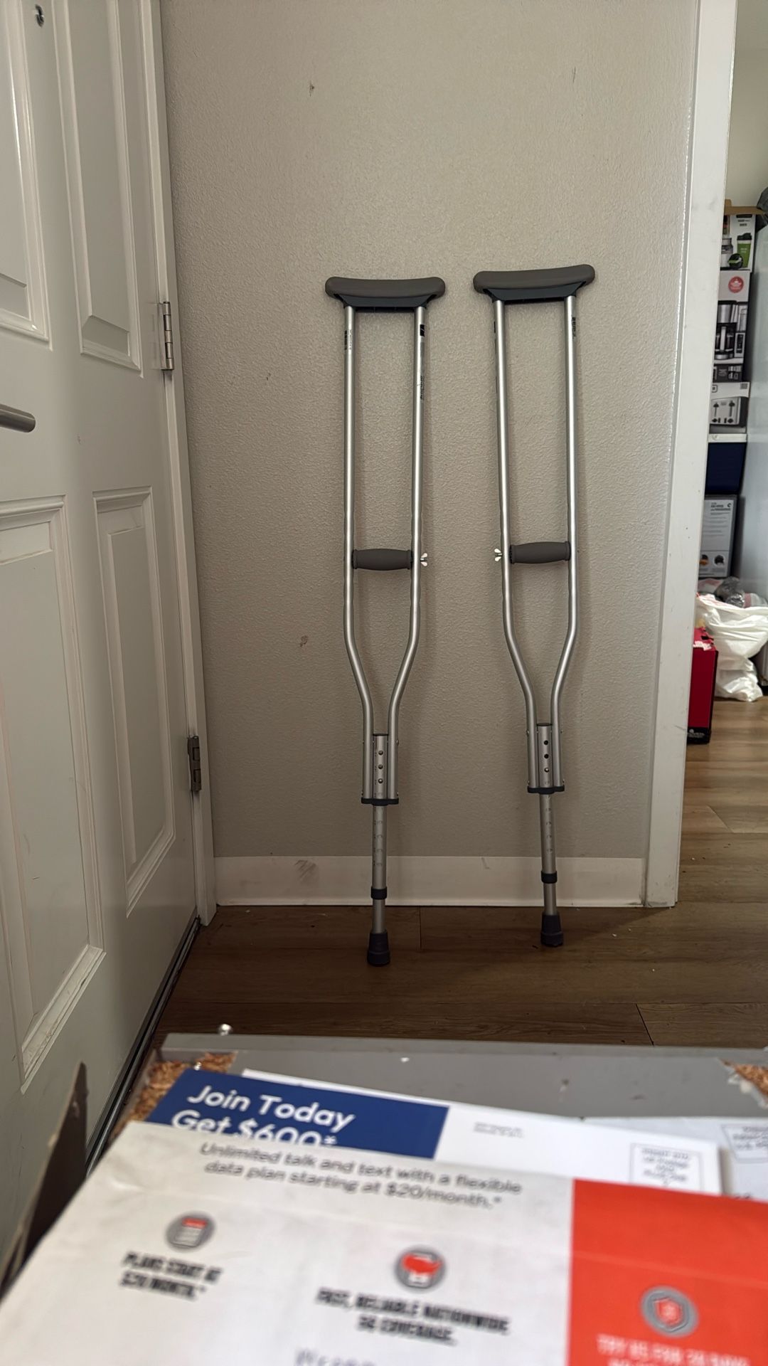 MedLine Crutches 