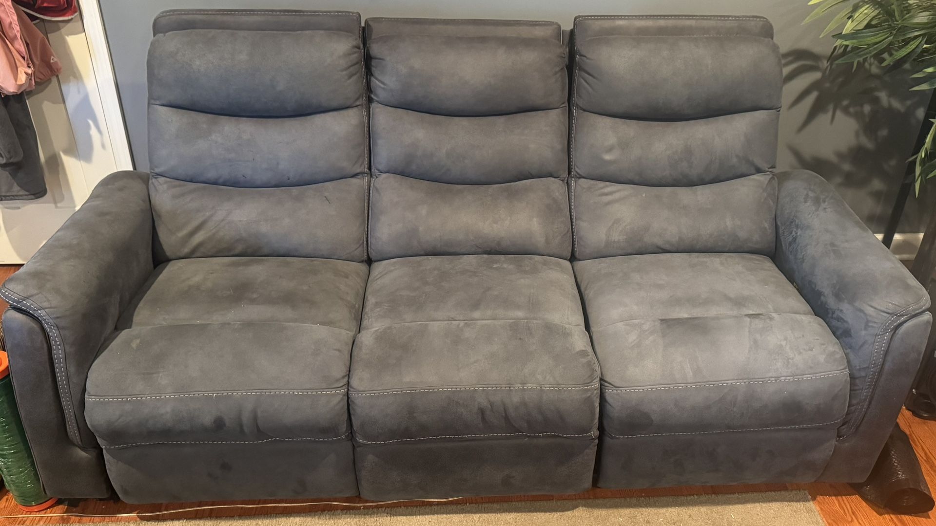 Couch Recliner Set Made With Table & Charging Ports