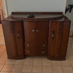 Gorgeous Art Deco Tiger Oak  Cabinet