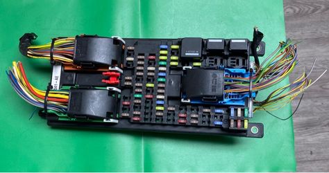 15-19 Land Rover Discovery Sport L550 Front Relay Fuse Box FK72-14F041-AE