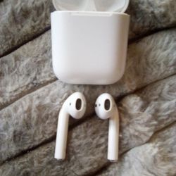 2 Newish AIR PODS PROs (2ND GENERATION)