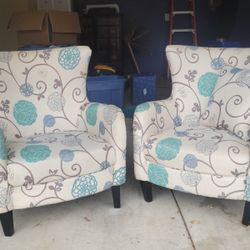 2 Sitting Chairs With Ottoman With Storage