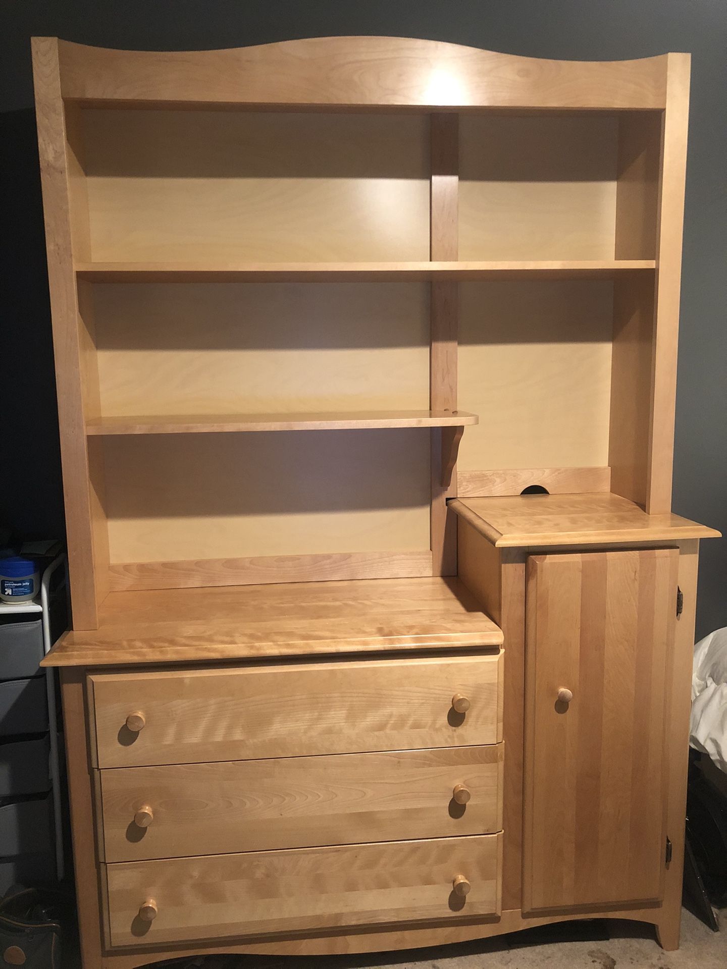 Dresser/Hutch/Changing Table