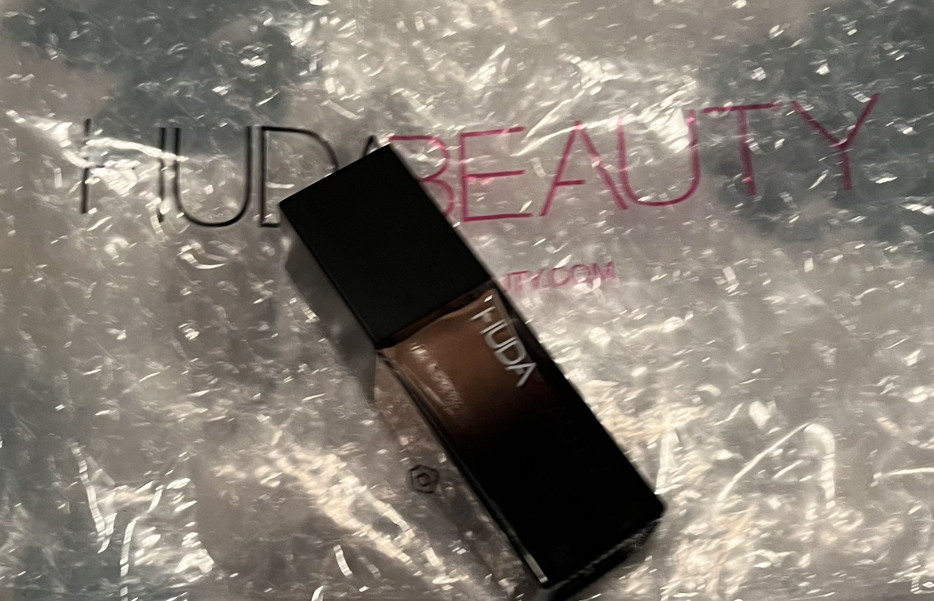 Huda Beauty #FAUXFILTER Cashew 140G Fair skin with peachy-golden undertones