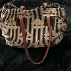 VINTAGE DOONEY AND BOURKE PURSE 