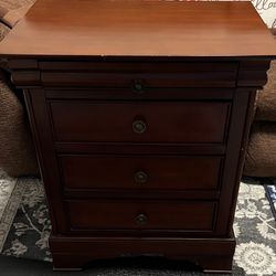 Maquon Nightstand 