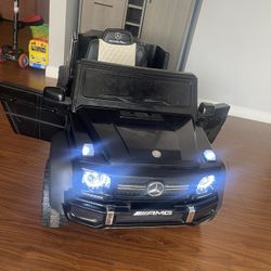 24V Mercedes-Benz G63 Licensed Kids Ride On Car with Remote Control