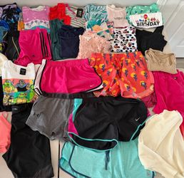 Huge set women's size medium clothing