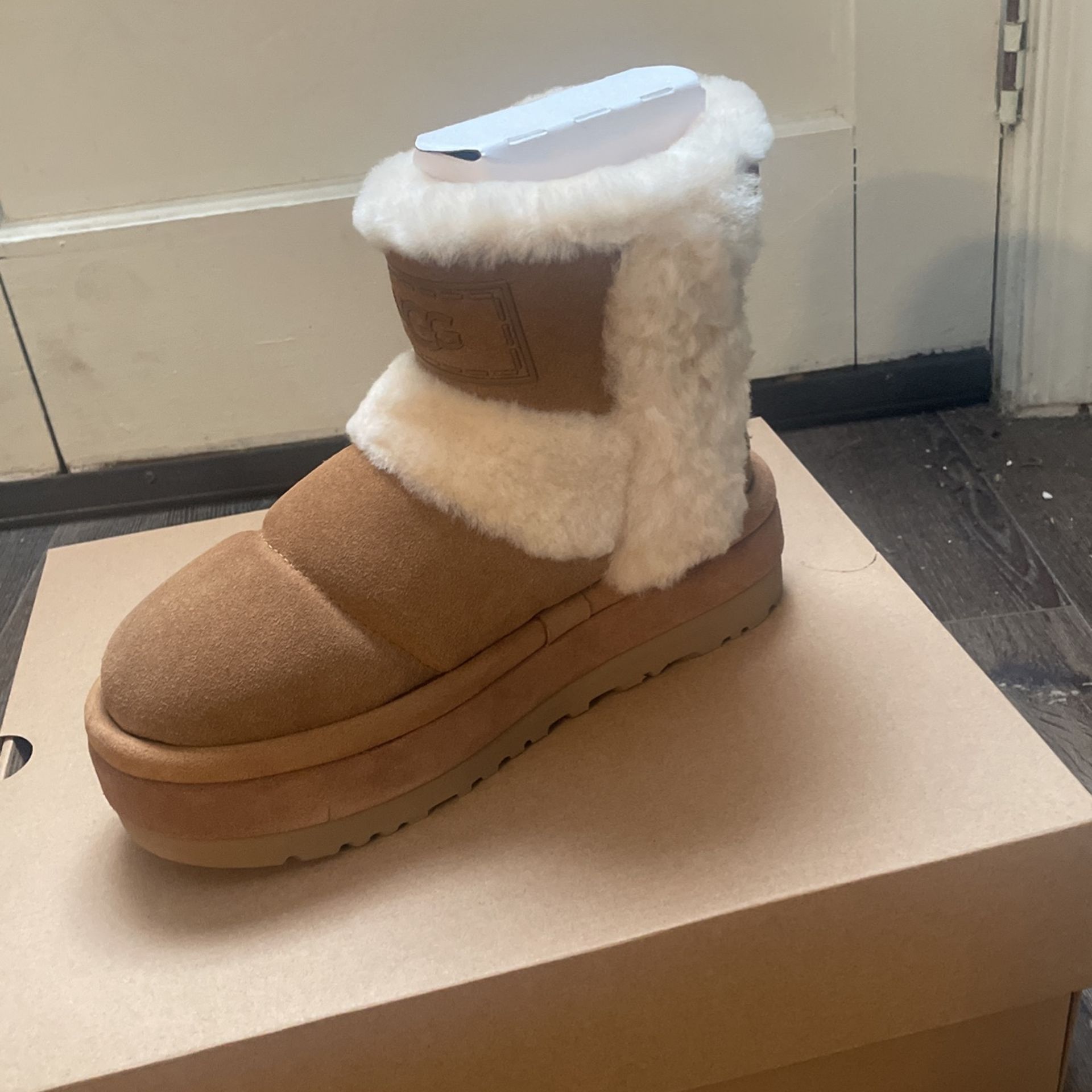 Size 7 Uggs