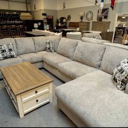 Brand New Ashley Couch 🛋️Ballinasloe Platinum Sectional Oversized 