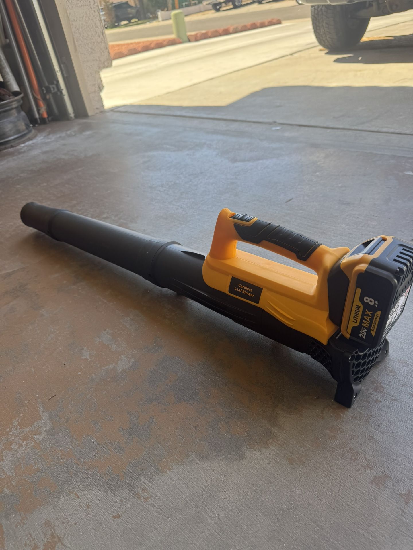 Cordless Leaf blower With Batter Missing Charger