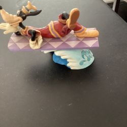 Disney Goofy Catch A Wave 