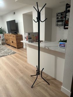 Free standing coat hanger with 8 hooks