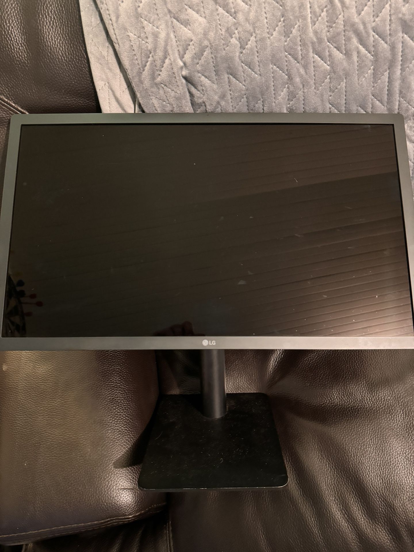 LG 22MD4KA-B UltraFine 4K Display 21.5" UHD 4096x2304 4xUSB-C