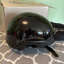 Never Worn Women’s M Harley Davidson Helmet