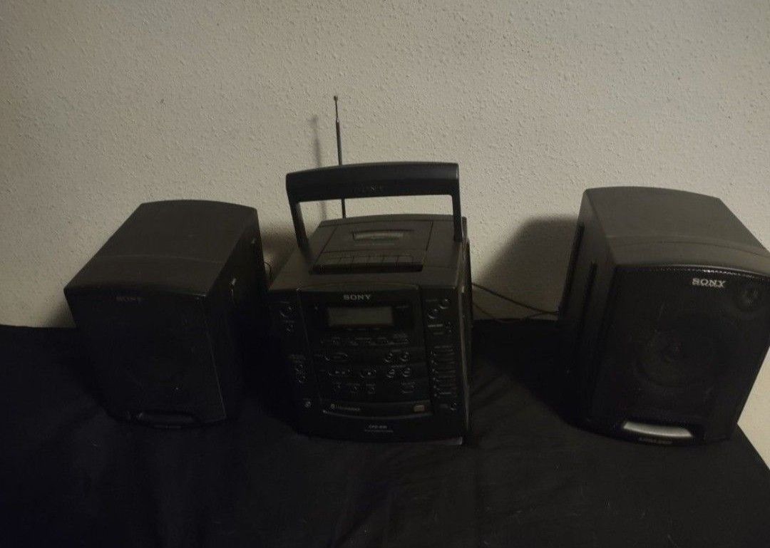 Vintage Old Rare Collectible Bookshelf Sony Boombox Works Great 