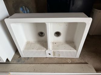 Vintage farmhouse sink