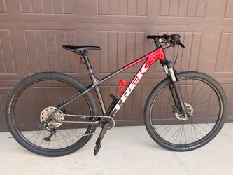 Trek Marlin 6—Medium—29”—MTB