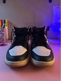 Air Jordan 1 mid crimson tint