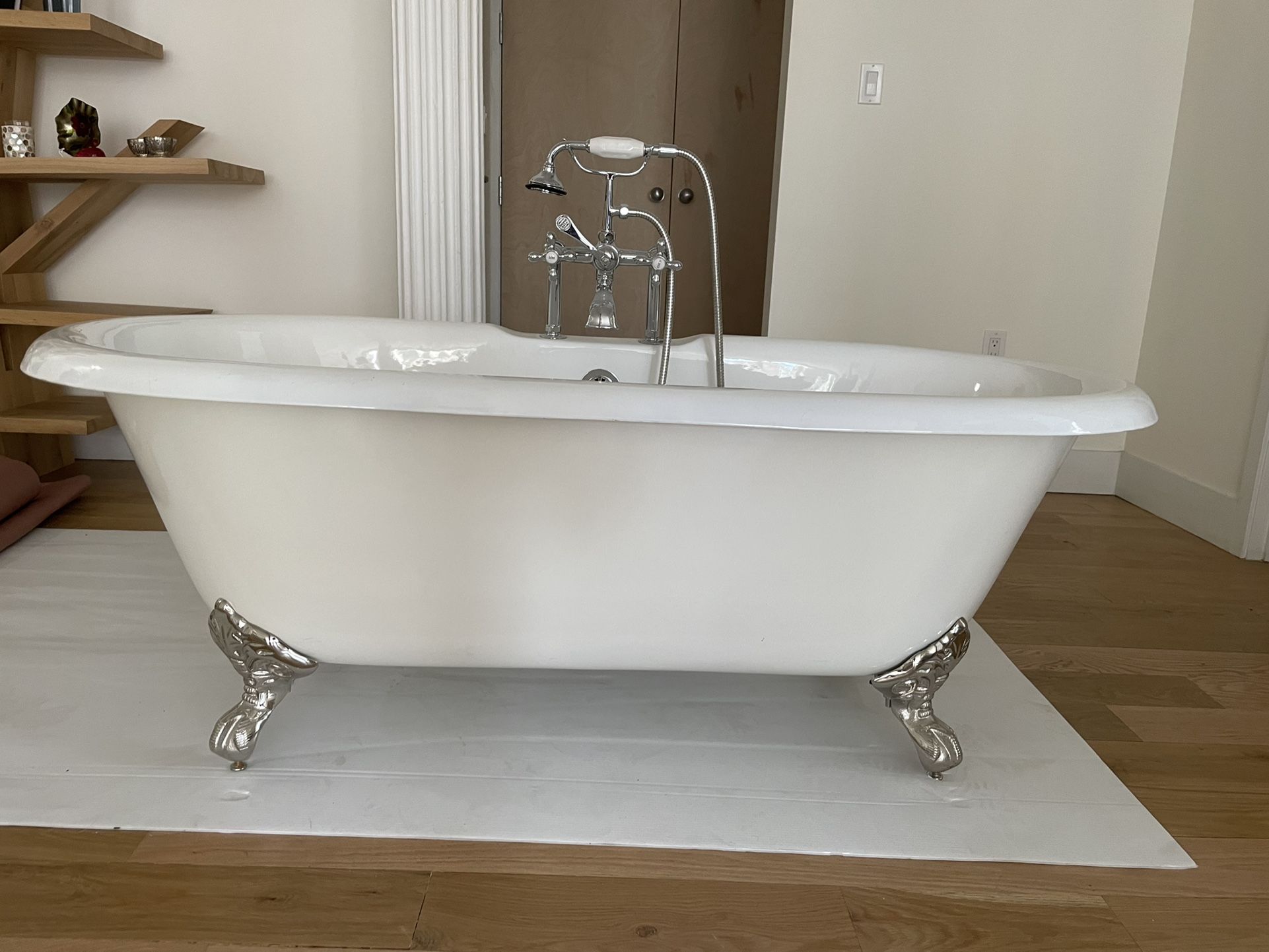 RESTORATION HARDWARE VINTAGE IMPERIAL CLAWFOOT TUB WITH CROSS-HANDLE TUB FILL - METAL FEET