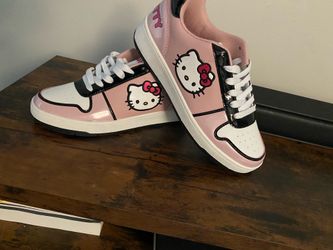 Hello Kitty Low-Top Sneakers