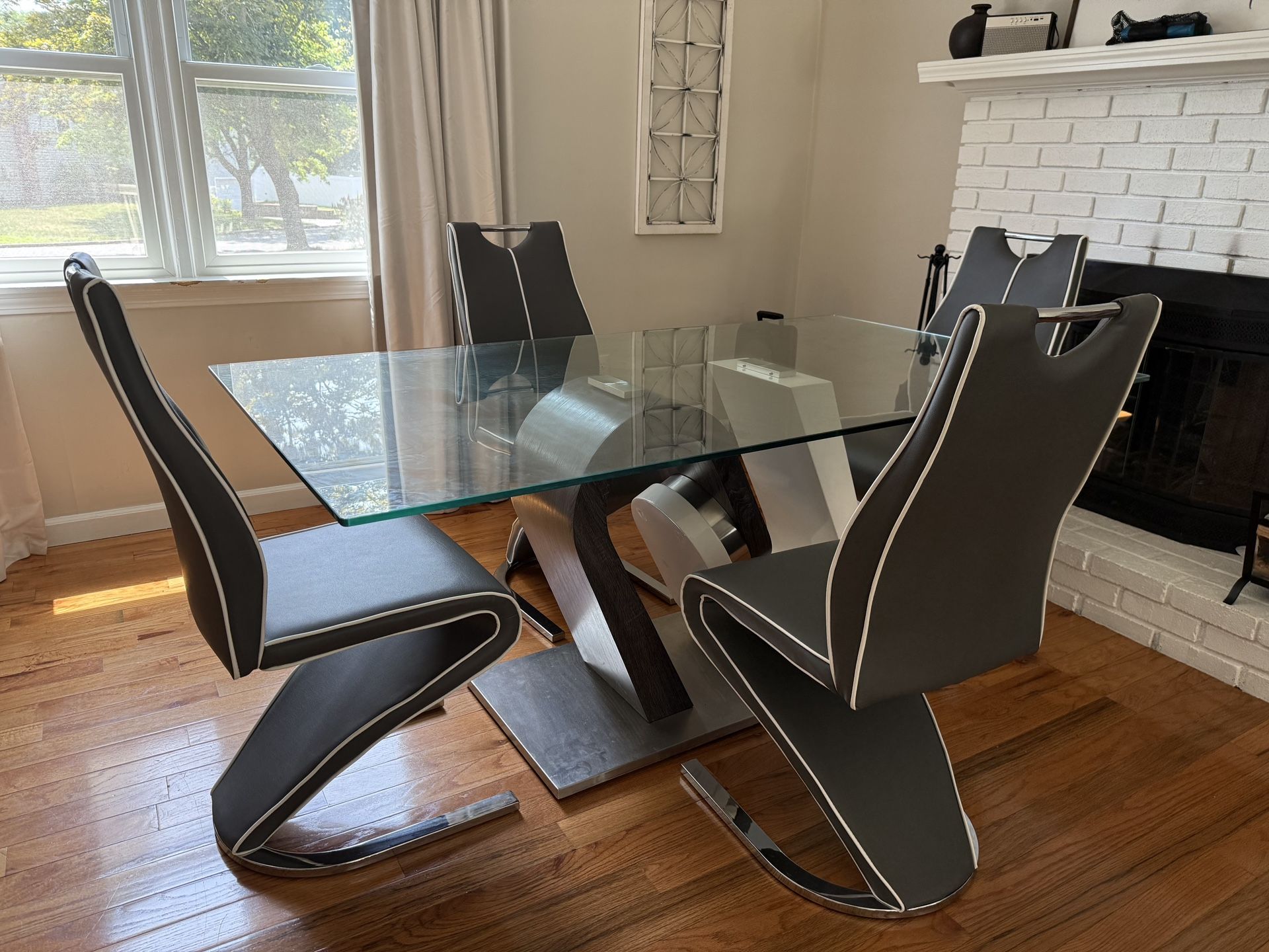 Glass Table With Chairs