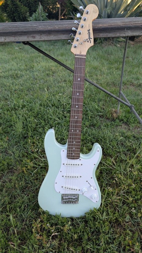 Squier Mini Strat Electric Guitar by Fender – Surf Green 3/4 Size for Kids/Travel