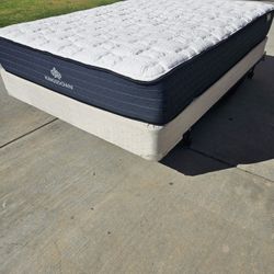 Queen Size Bed With Mattress 