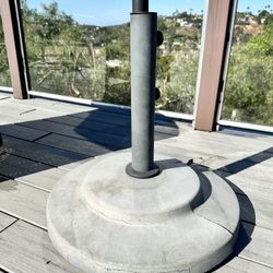 Sturdy Outdoor Umbrella Stand w/wheels