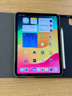 Apple iPad 10th Generation 10.9" 64GB Wi-Fi in Yellow.