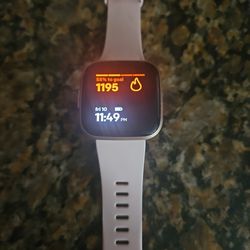 Fitbit Versa & Charger 