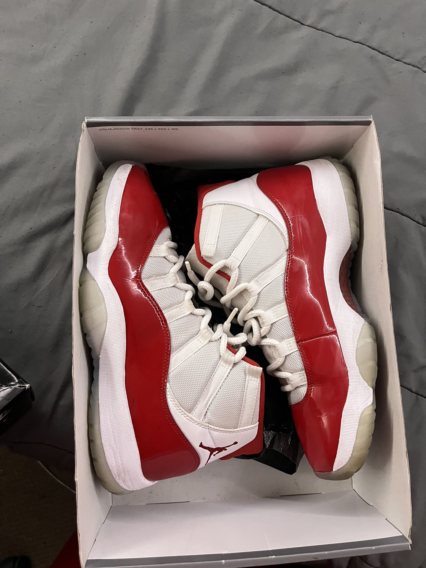 Air Jordan Retro 11 Cherrys 🍒