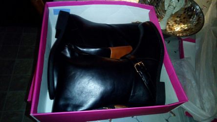 Women's boots size 10