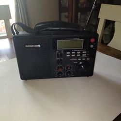 Grundig S450DLX AM/FM Black, 