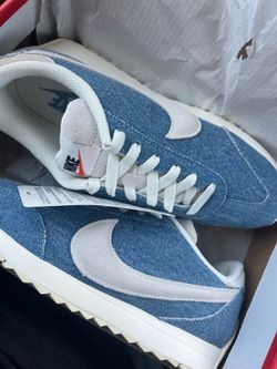 Size 7 Nike