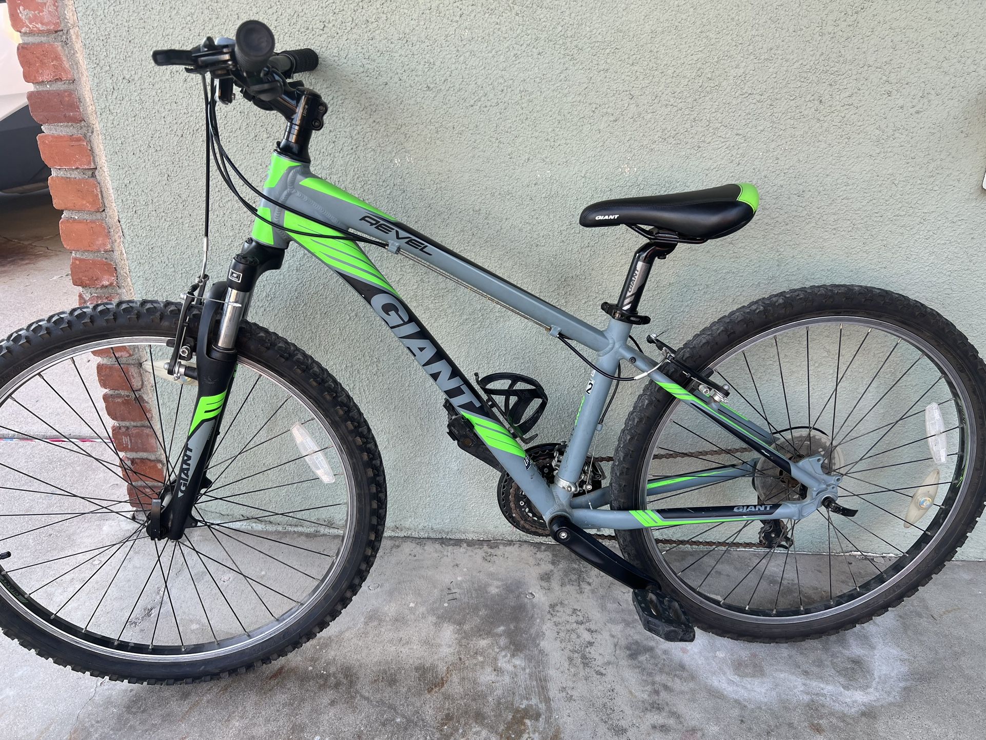 2013 Giant Giant Revel Mountain Bike Giant Revel Mountain Bike ALUXX 6000