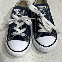 Boys Converse ALLSTARS Chuck Taylor Size 8 Navy Blue