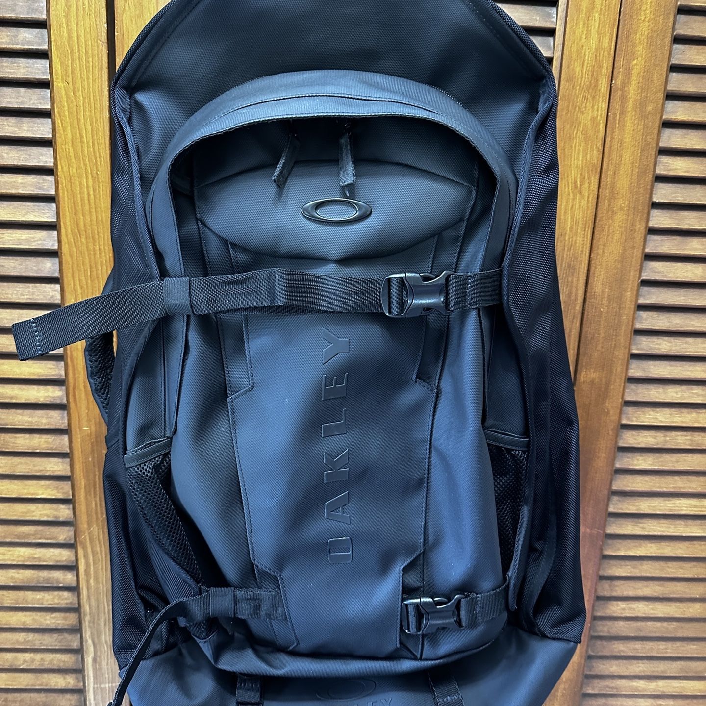 Oakley Travel Duffel Backpack 63L