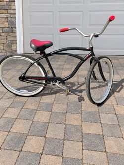 Schwinn Beach Cruiser 26in white wall tires great condition