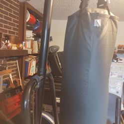 Like New UFC 120 Lb Oversized Mma Boxing Bag And Stand