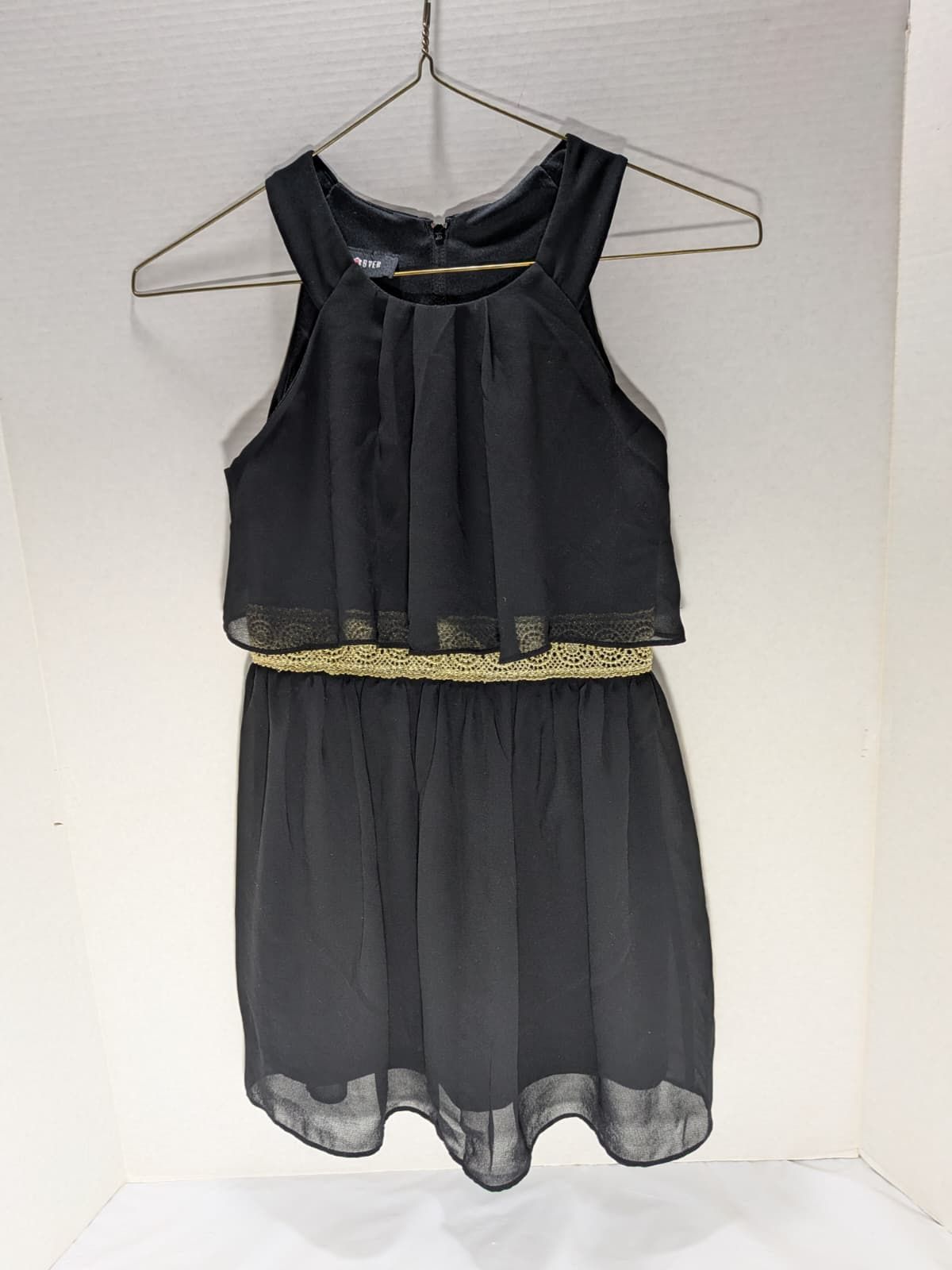 Amy Byer Girls Size 7  Black Sleeveless Dress With Gold Sequin Waist
